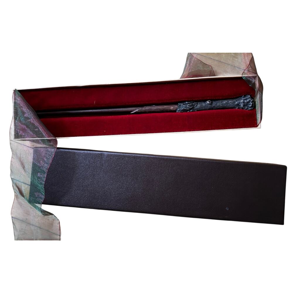 The Noble Collection Harry Potter’s wand in Ollivander’s Collector box